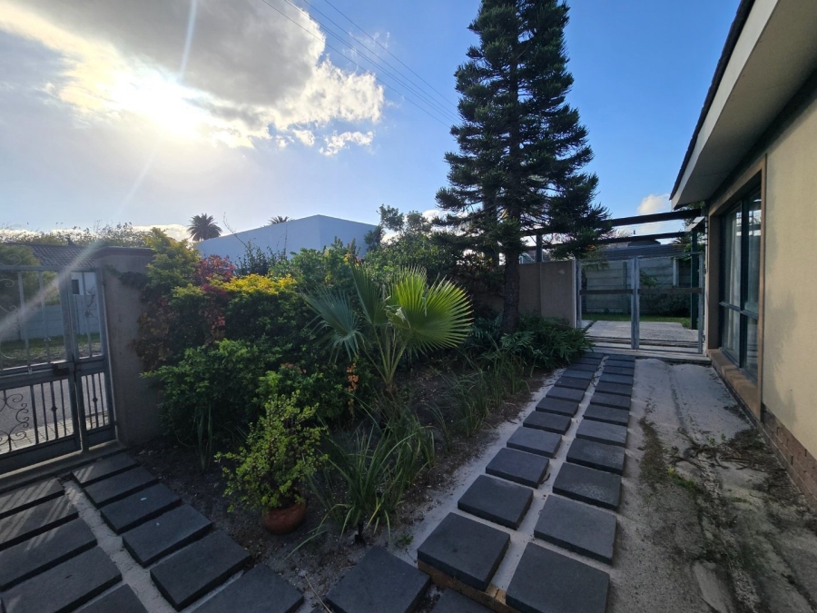4 Bedroom Property for Sale in Wetton Western Cape